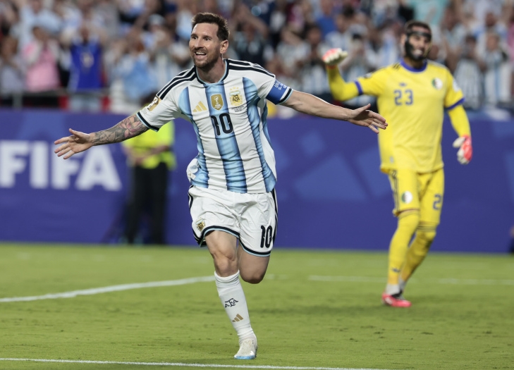 Messi abrazó la eternidad: tres goles para que Argentina vuelva a soñar despierta